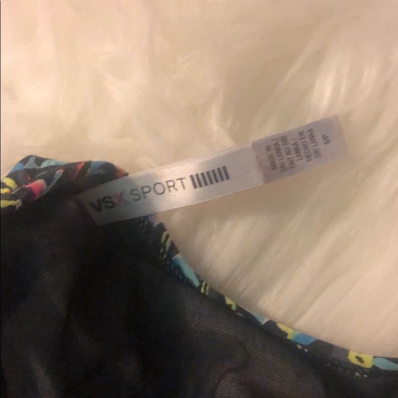 2 VSX sports bras Victoria’s Secret small EUC - Picture 5 of 5